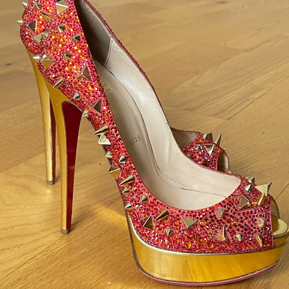 CHRISTIAN LOUBOUTIN
Red/Gold Crystal Spikes Size38